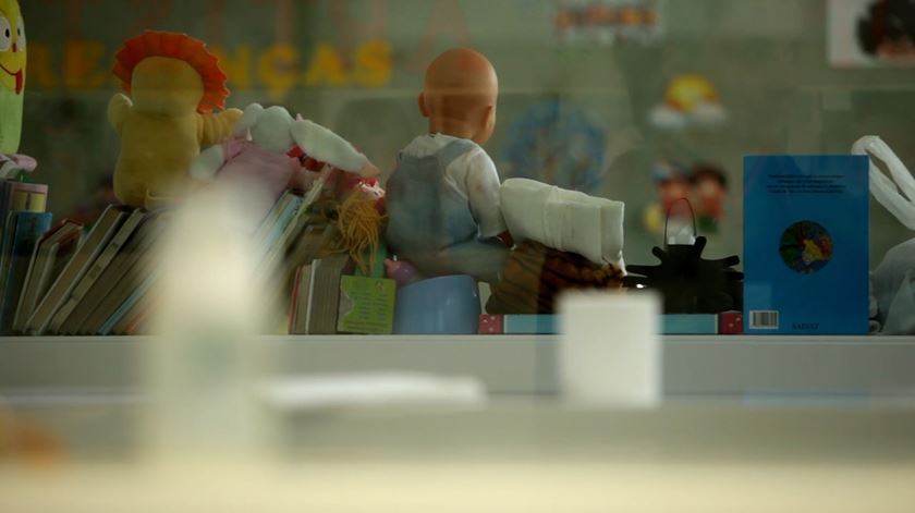 Vítimas silenciosas, testemunhas silenciadas. "As crianças são esquecidas pelo Estado"