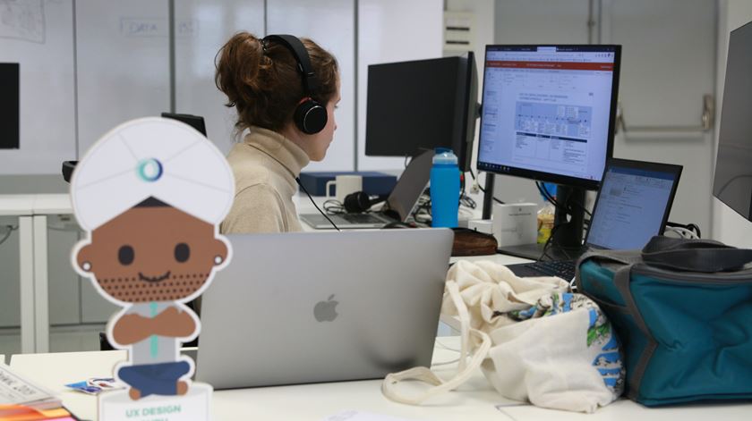 (Re)convertidos à tecnologia. Abraçar uma carreira nova para fugir ao desemprego