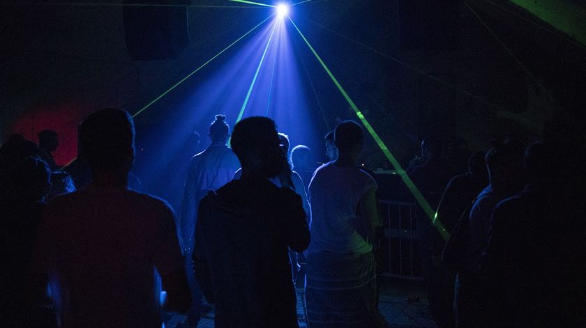 Bares e discotecas. Portas fechadas, pelo menos, até final de agosto Bares e discotecas. Portas fechadas, pelo menos, até final de agosto