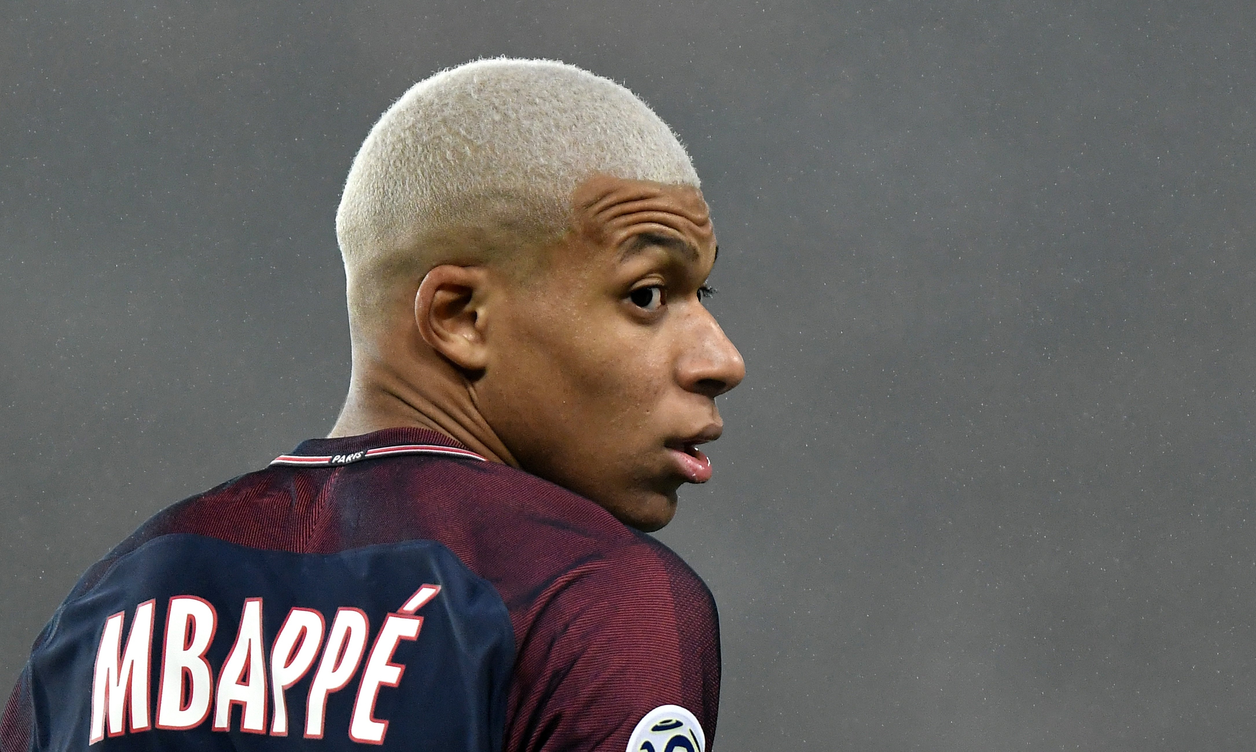 Mbappé sobre CR7: 'Gostava dele quando eu era pequeno, mas acabou' Mbappé sobre CR7: 'Gostava dele quando eu era pequeno, mas acabou'