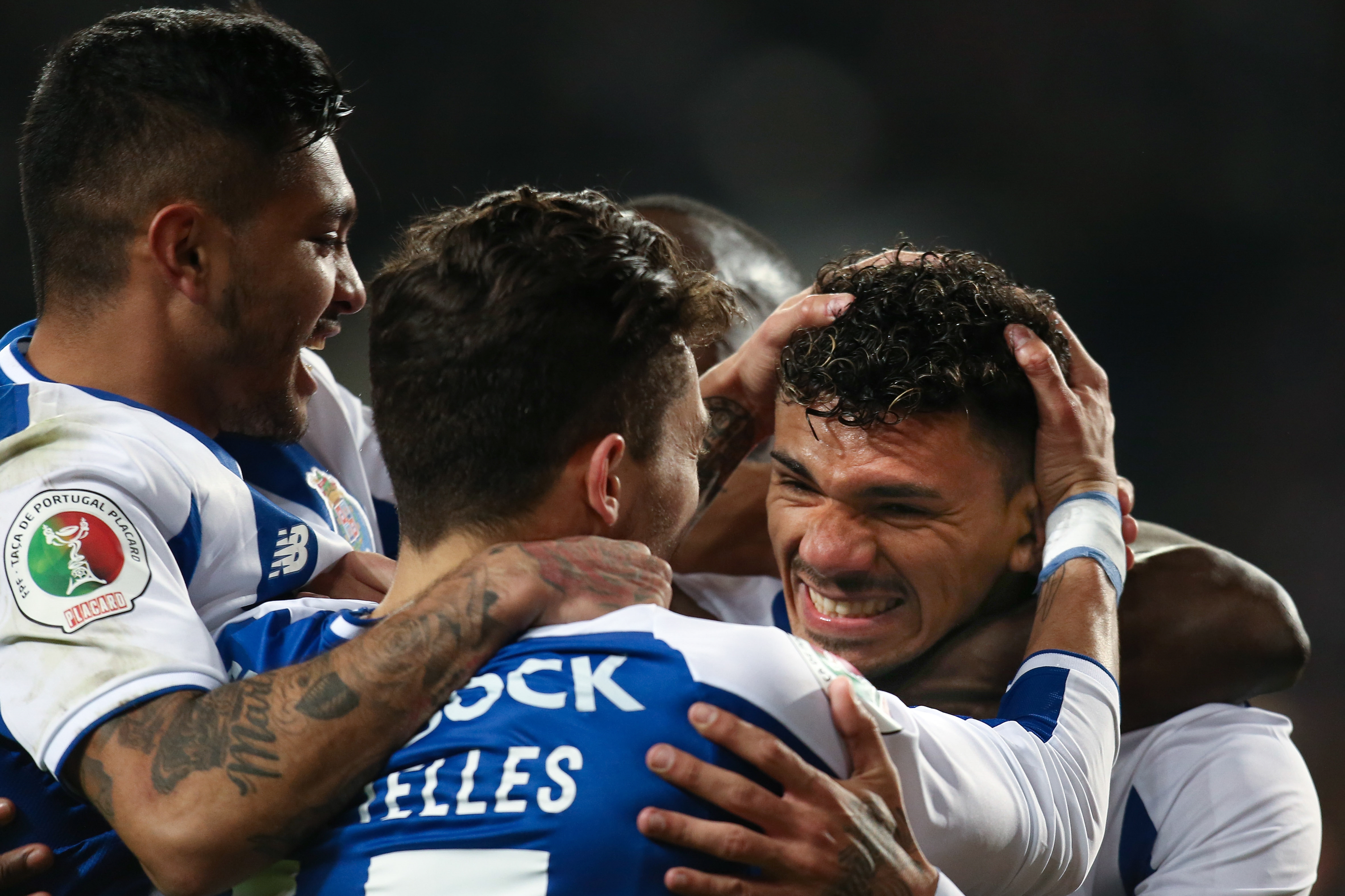 FC Porto: Alex Telles e Soares mais perto da recuperação