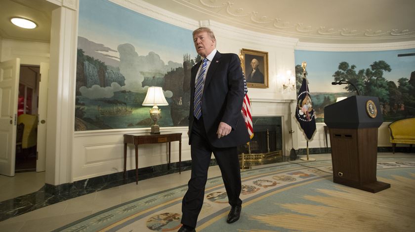 “Armas” não cabem no discurso de Trump. Ao 18º tiroteio, o alvo é a “difícil questão da saúde mental"