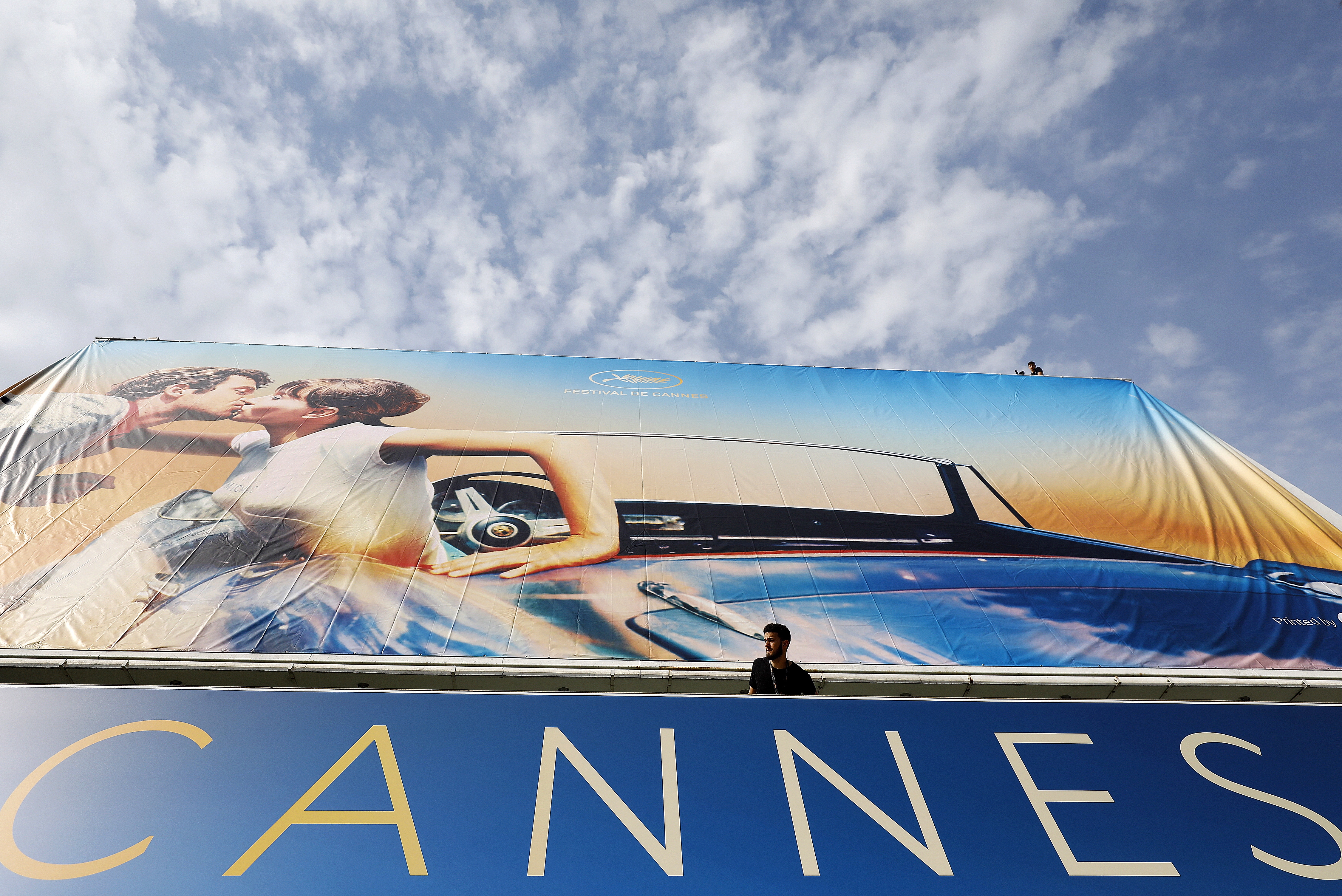 Cate Blanchett aparece na abertura do Festival de Cannes repetindo roupa Cate Blanchett aparece na abertura do Festival de Cannes repetindo roupa