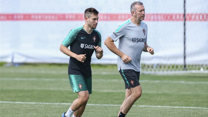 Guerreiro e Gelson falham o treino