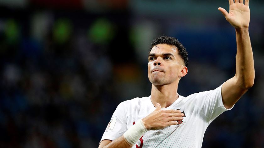 Pepe não viaja para a Escócia. Foto: Ronald Wittek/EPA