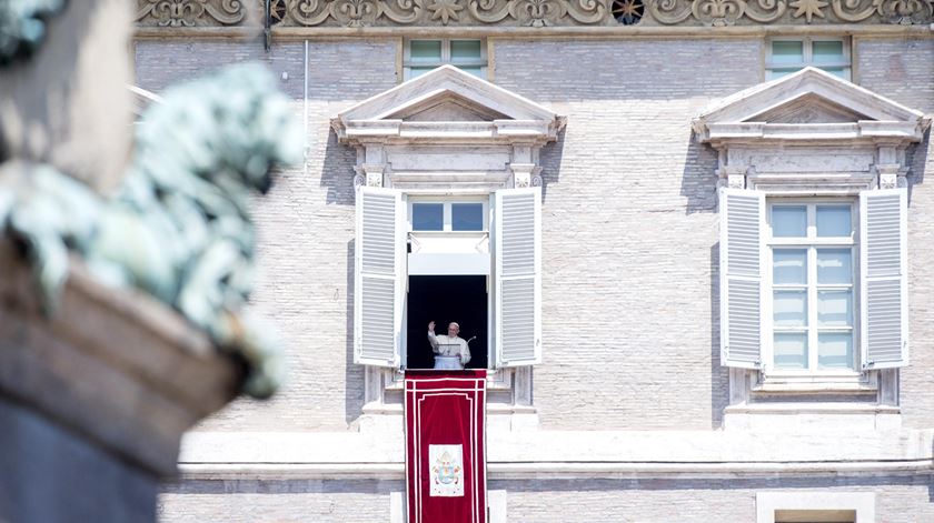 Francisco apela à diplomacia para evitar uma “possível catástrofe humanitária na Síria”