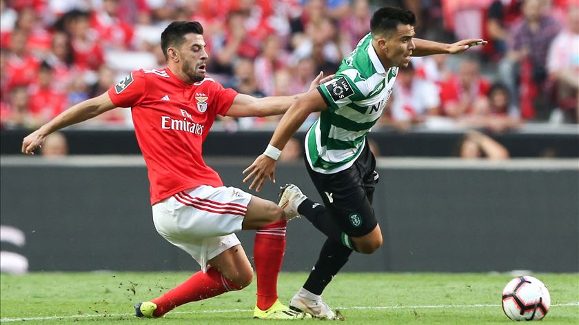 Benfica junta-se a Sporting e dá férias aos jogadores