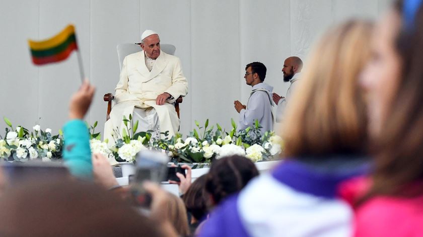 Primeiro dia do Papa na Lituânia com apelos à solidariedade e um desafio aos jovens