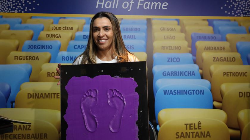 Marta é a primeira mulher na calçada da fama do Maracanã