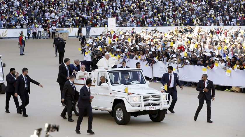 Papa celebra missa histórica nos Emirados Árabes Unidos