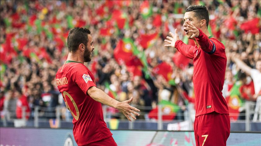 cristiano ronaldo e bernardo silva seleção selecao nacional portuguesa portugal Foto: Jean-Christophe-Bott/EPA