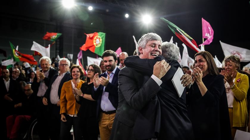 Campanha legislativas 2019 - Mário Centeno abraça António Costa Foto: Mário Cruz/Lusa