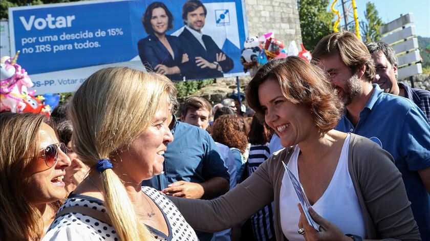 Cristas devolve críticas ao PS