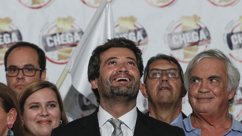 Ventura demitiu-se, mas recandidata-se à liderança para "construir a IV República"