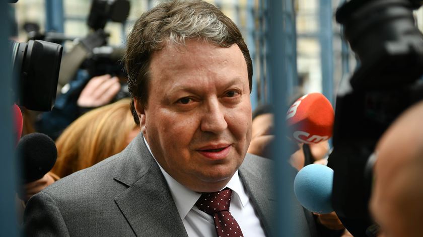 ​Operação Marquês. Santos Silva admite que cofre com 200 mil euros em nome do advogado era seu