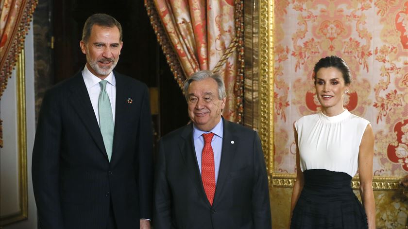 Rei Felipe VI de Espanha - António Guterres e rainha Letizia na receção da cimeira do clima COP 25 Madrid Foto: EPA