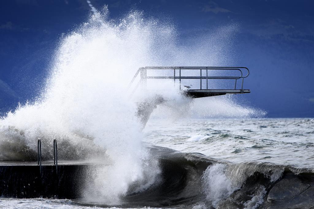 Tempestade Ciara provoca cinco mortes e vários feridos à passagem pela Europa