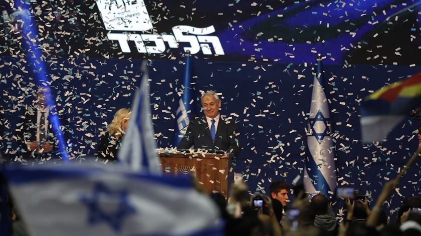A 15 dias do julgamento, Netanyahu vence eleições