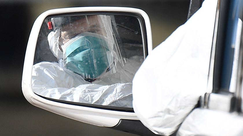 Infecciologista avisa que número de infetados pode subir em maio. "Temos de contar com novas variáveis"