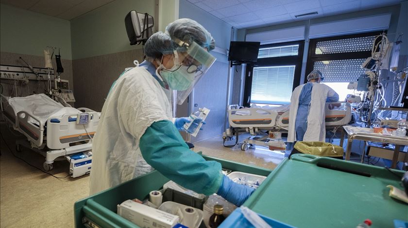 Covid-19: Itália regista redução inédita de doentes nos cuidados intensivos Covid-19: Itália regista redução inédita de doentes nos cuidados intensivos
