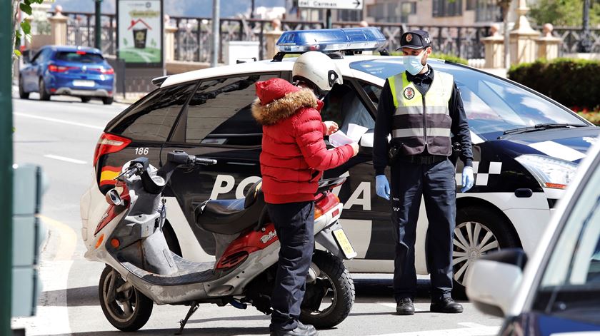 Sánchez estende estado de emergência com menos restrições