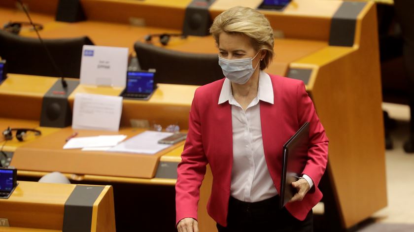 Ursula Von der Leyen, presidente da Comissão Europeia, apresenta proposta para fundo de recuperação económica pós-pandemia (27/05/2020) Foto: Olivier Hoslet/EPA