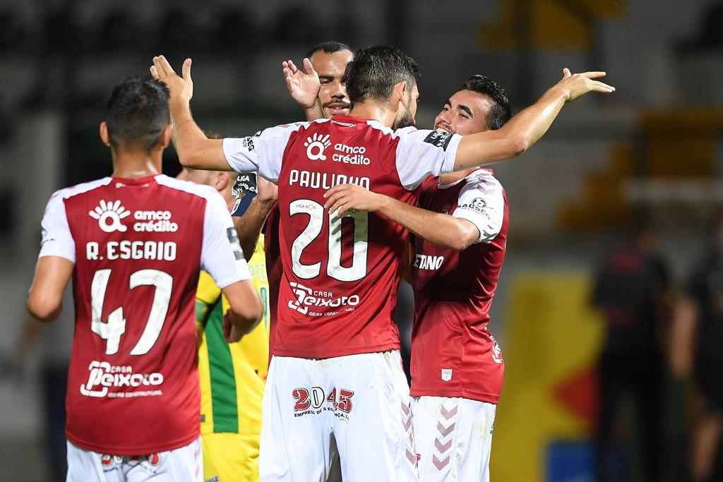 Dgs Reduz Lotacao Para O Braga Aek Atenas Venda De Bilhetes Suspensa Renascenca