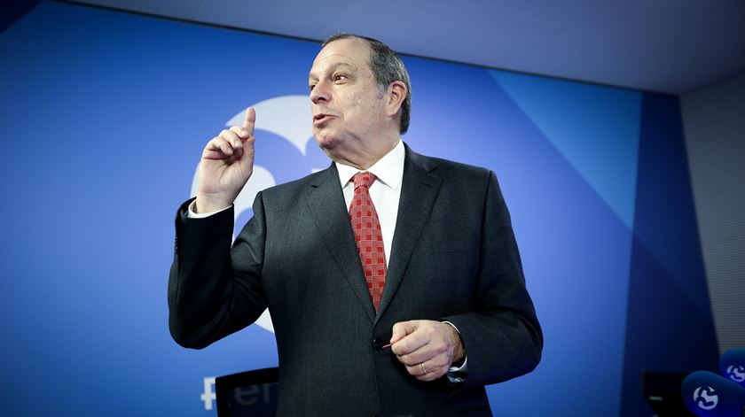 Pretendentes ao cargo de Costa no PS vão ter de esperar, diz César