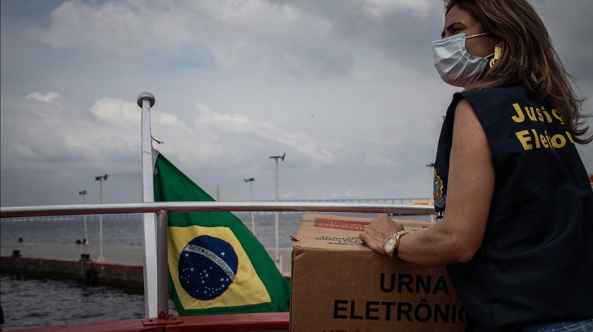 Brasil soma 46.884 casos em 24 horas e ultrapassa 6,5 milhões de infetados