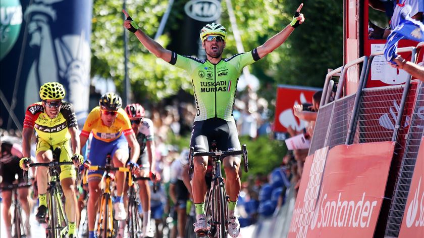 Daniel Mestre e Raúl Alarcón fecharam o pódio em Viana, atrás do vencedor Enrique Sanz. Foto: Nuno Veiga/Lusa