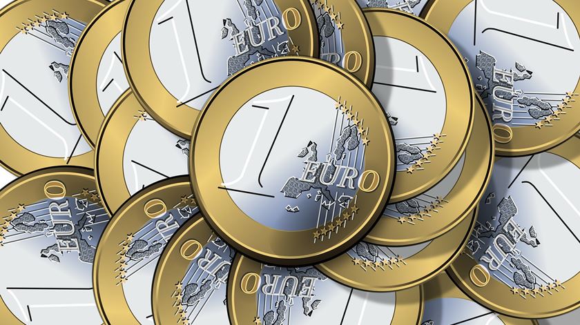 Cada português terá perdido 41 mil euros desde a adoção da moeda única