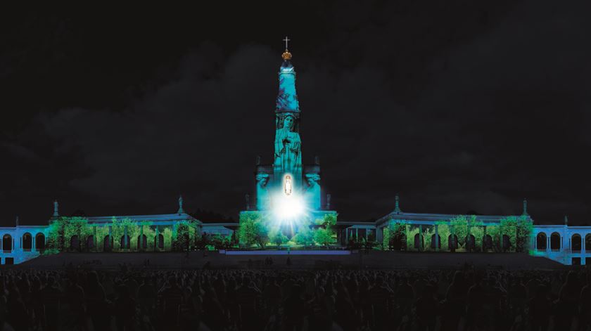 Santuário ilumina-se e conta a história das Aparições de Fátima