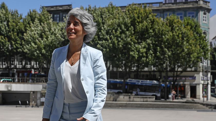 "Um drink de copo vazio" em protesto, mas ministra lembra medidas já tomadas