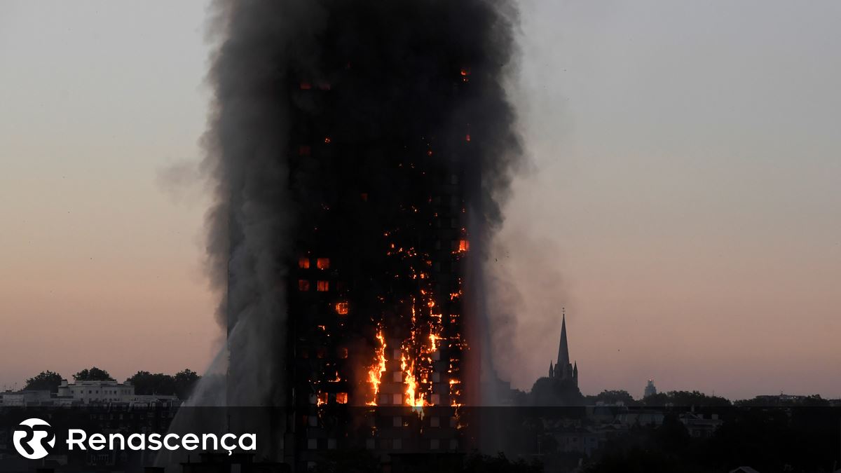 Grenfell Tower: "Ou tentam sair agora ou ficam e morrem" - Vimarsana News