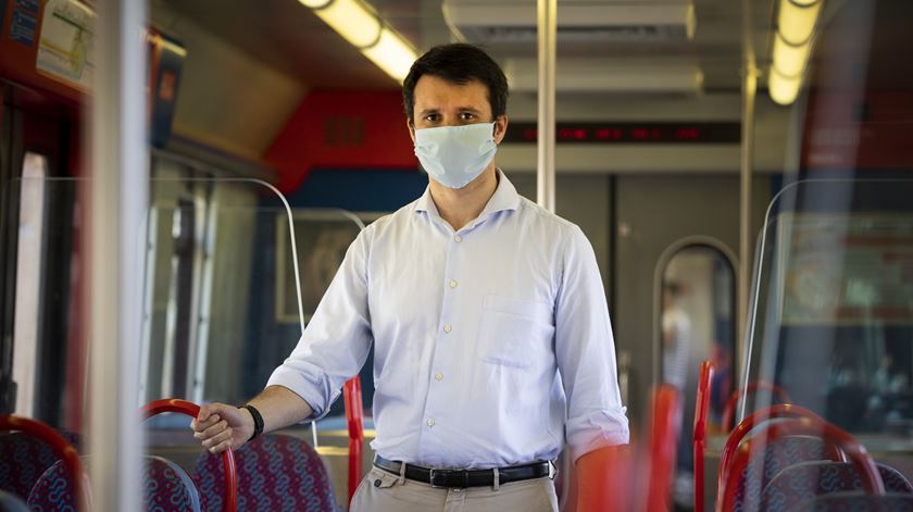 "Basta um transporte público cheio para levar a um aumento de infeções"