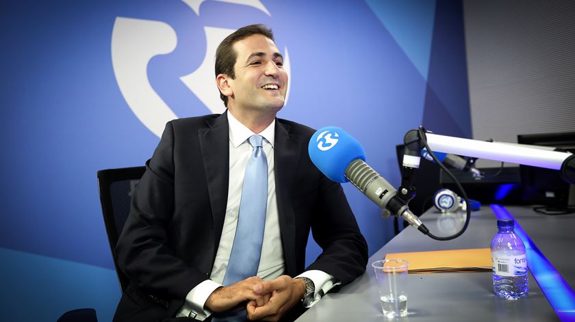 “Ferro Rodrigues desrespeita o Parlamento”, acusa o novo líder parlamentar do PSD