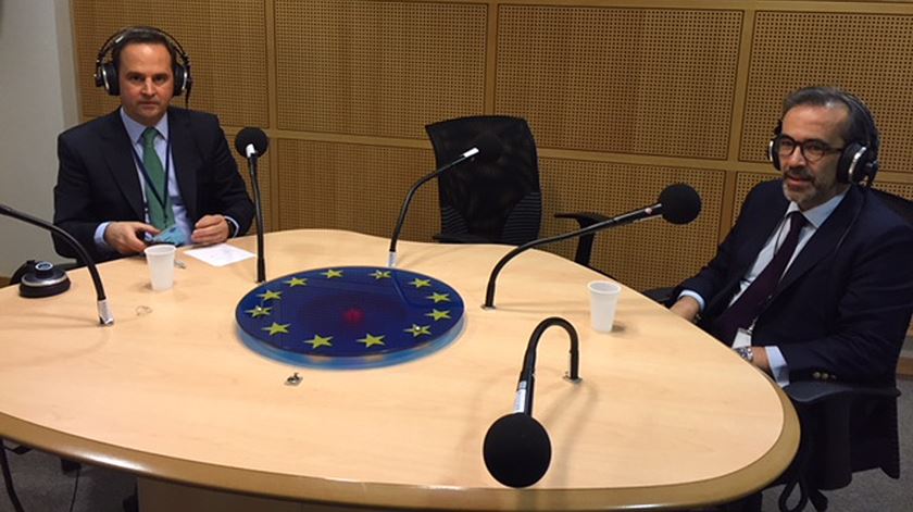 Fernando Medina favorável à recondução da procuradora-geral da República