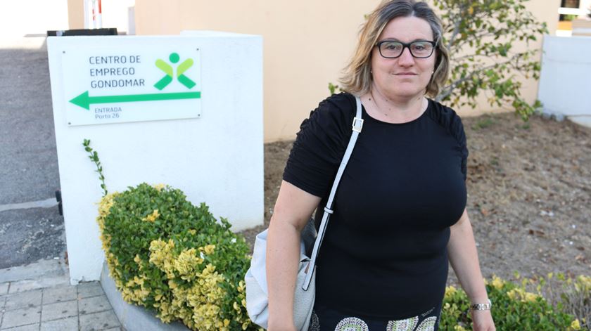 Joana Negrão à saída do centro de emprego de Gondomar. Foto: Gonçalo Costa/RR