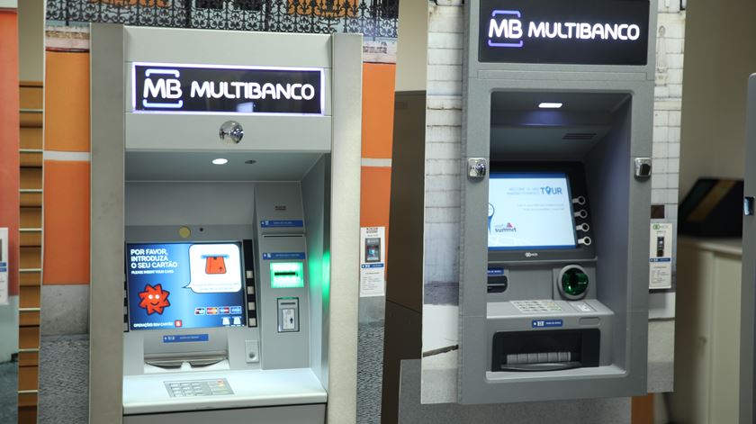E quando só havia nove caixas Multibanco no país e não funcionavam 24 horas por dia?