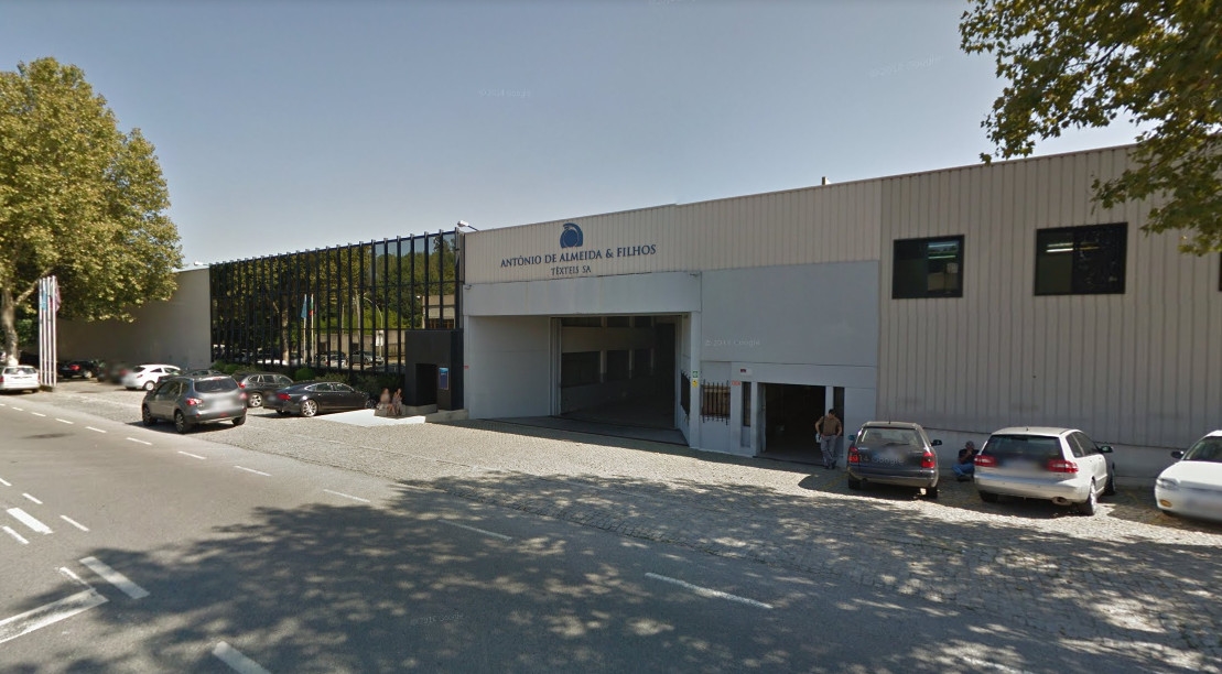 Incêndio de grandes dimensões em fábrica de Moreira de ...