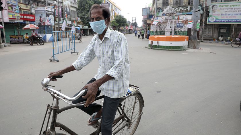 índia, covd-19, rua. Foto: Piyal Adhikary/ EPA