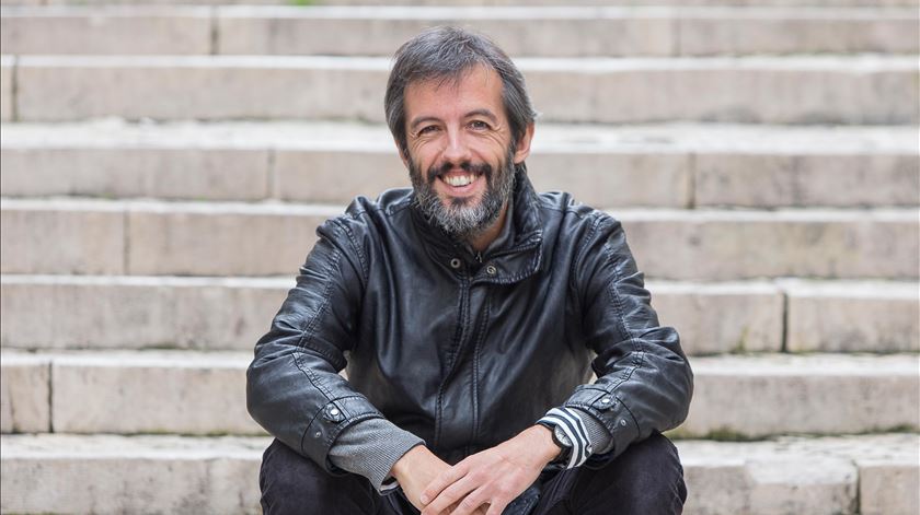 Entrevista a Jacinto Lucas Pires. "O lugar da literatura é cada vez mais difícil e de resistência” Entrevista a Jacinto Lucas Pires. "O lugar da literatura é cada vez mais difícil e de resistência”