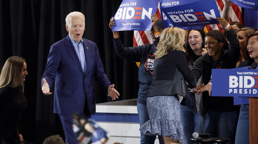 Sanders vence no Nevada, mas Biden restaura esperança