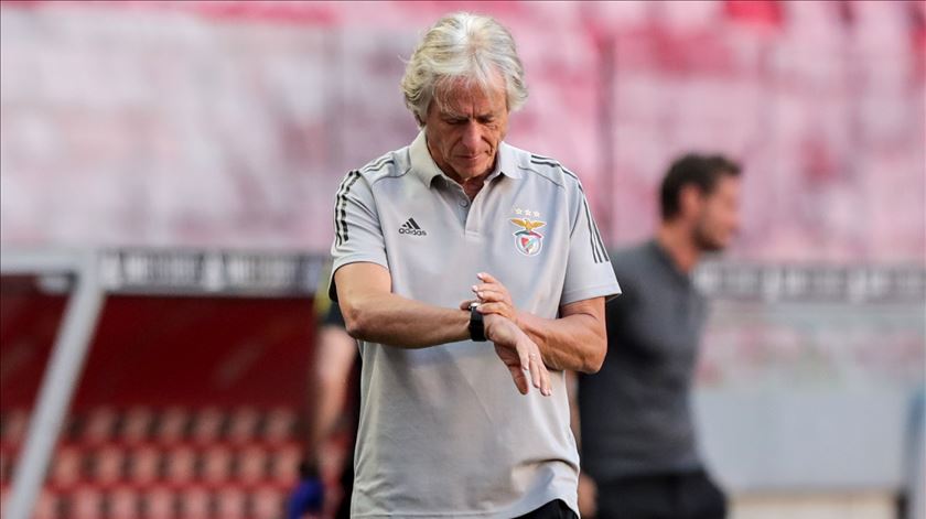 Benfica joga primeiro na Rússia se chegar ao "play-off" da Liga dos Campeões