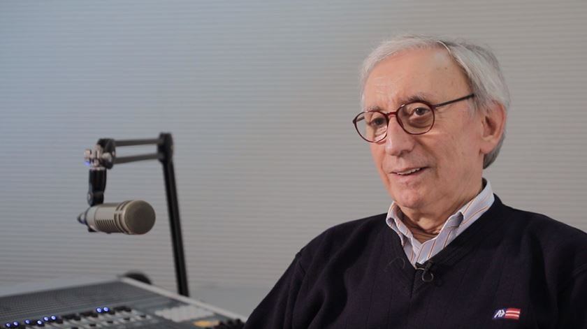 O Auto Retrato De Julio Isidro Sou O Precario Mais Antigo Do Pais Em Atividade Renascenca V