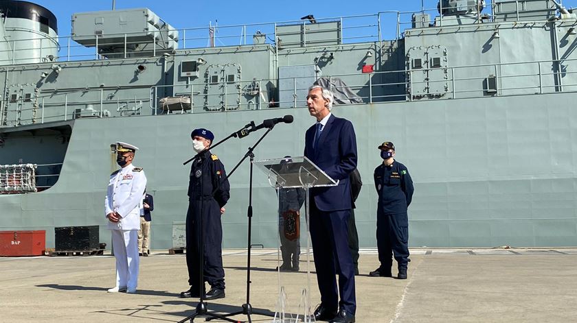 Ministro da Defesa Nacional recebeu navio patrulha "Setúbal", após três meses em missão