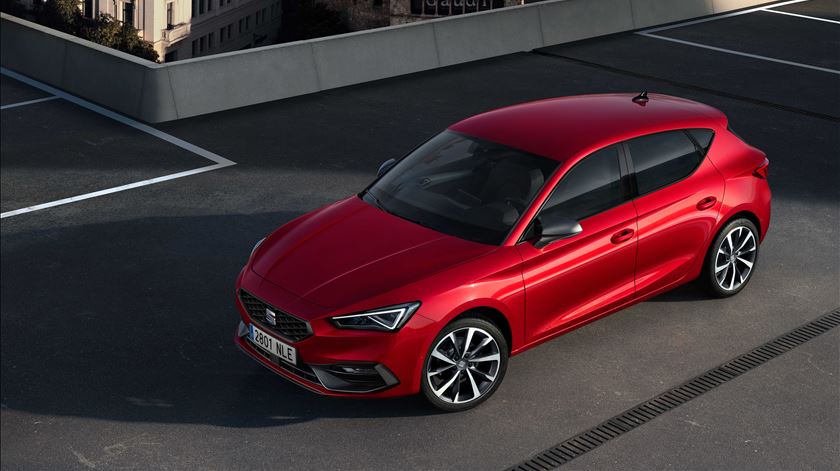 Seat Leon FR. Um leão espanhol com raça Seat Leon FR. Um leão espanhol com raça