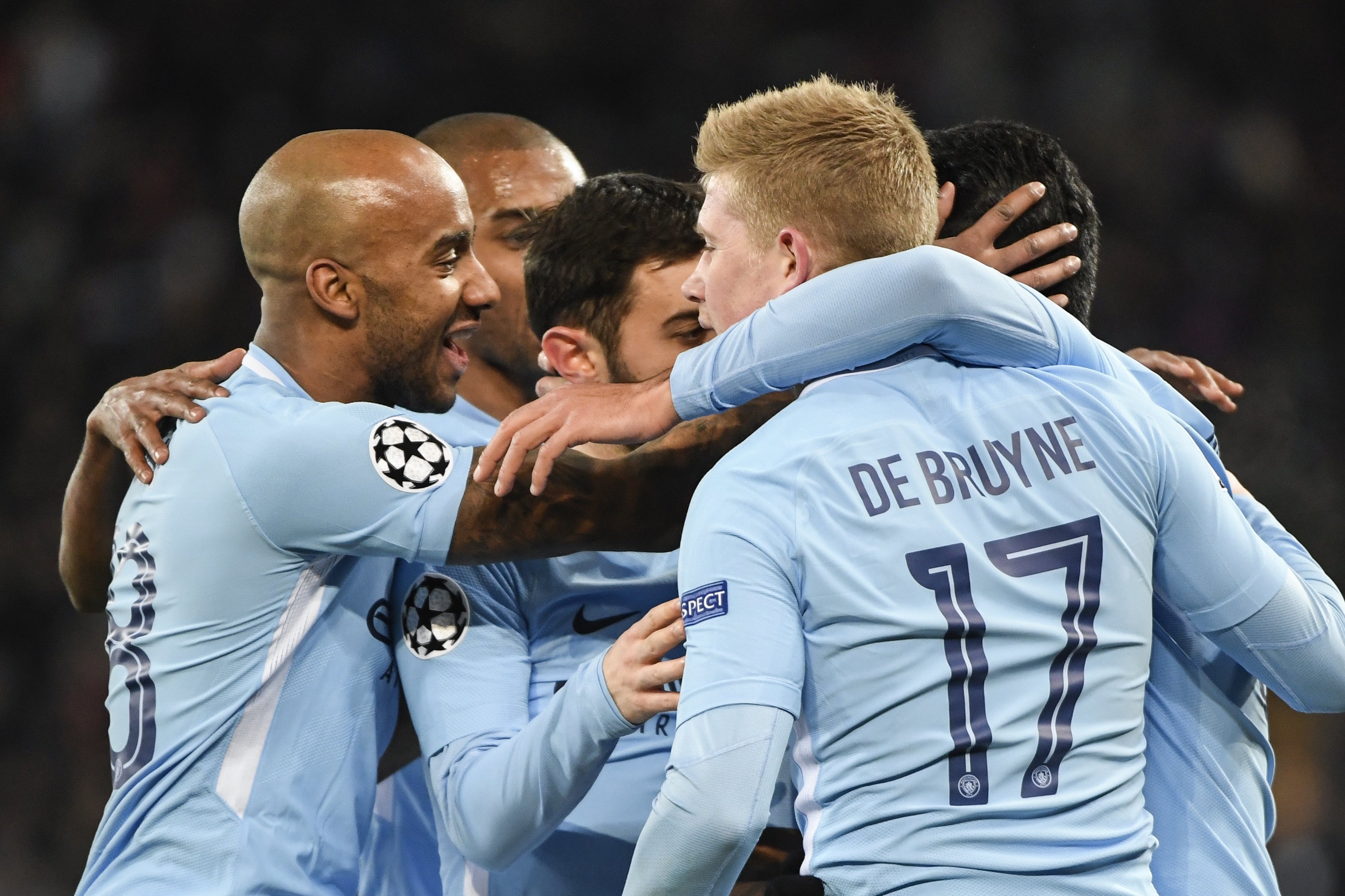 Lucas Moura celebra estreia pelo Tottenham: