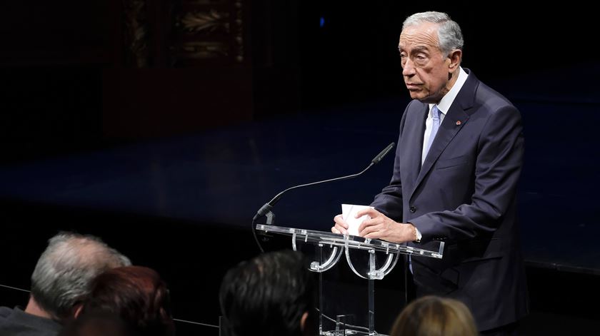 Marcelo decreta estado de emergência. "Não é uma interrupção da democracia" nem "uma vacina"