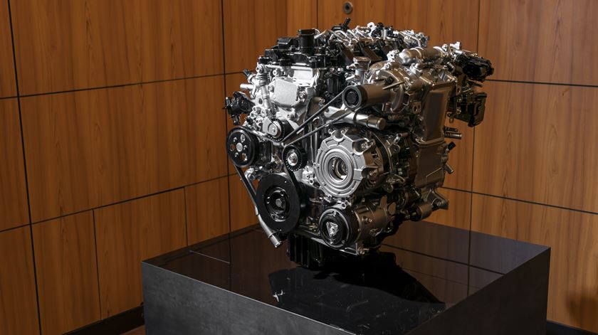 Mazda_SKYACTIV-X_Engine display_2